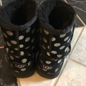 Kid size 13 uggs